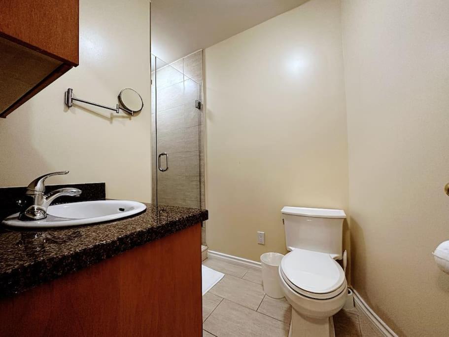 Super Cosy 8bed & 6bath In Heart Near To Airport And Downtown Villa