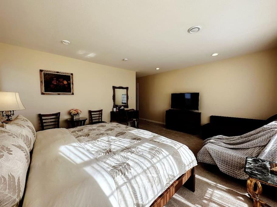 Super Cosy 8bed & 6bath In Heart Near To Airport And Downtown *