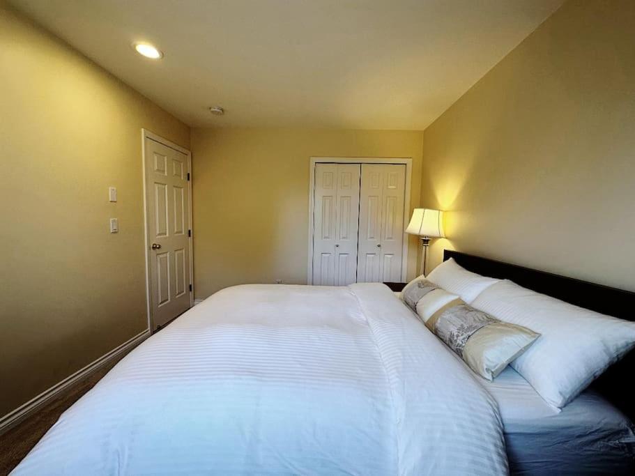 Super Cosy 8bed & 6bath In Heart Near To Airport And Downtown Vancouver