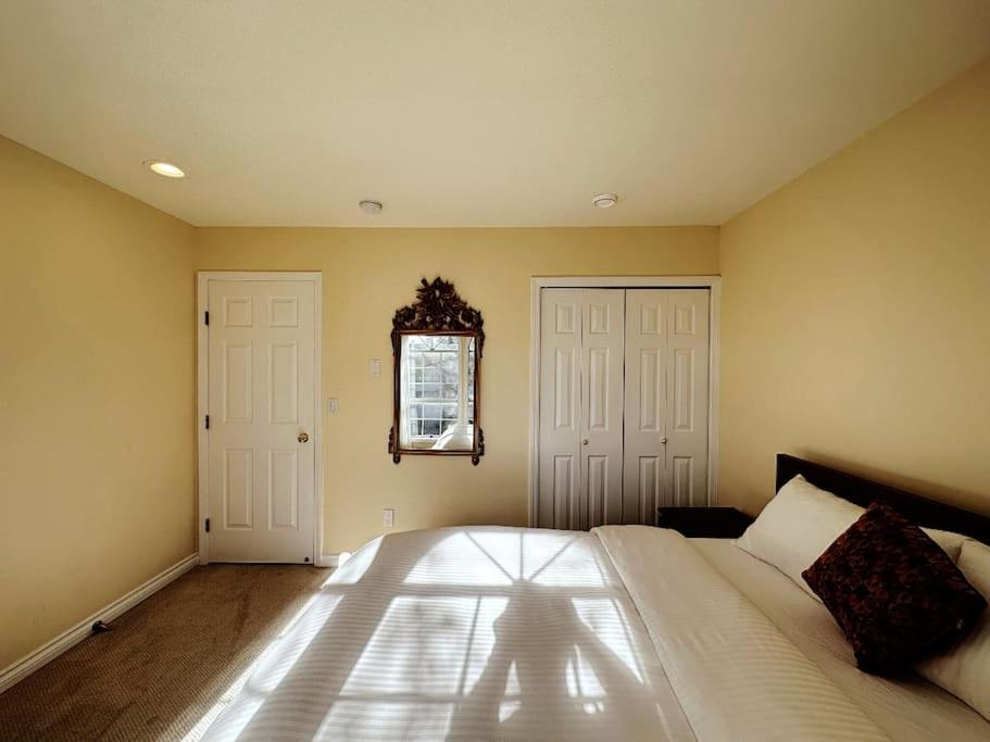 Super Cosy 8bed & 6bath In Heart Near To Airport And Downtown Villa Vancouver