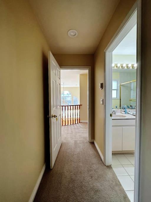 Super Cosy 8bed & 6bath In Heart Near To Airport And Downtown Villa