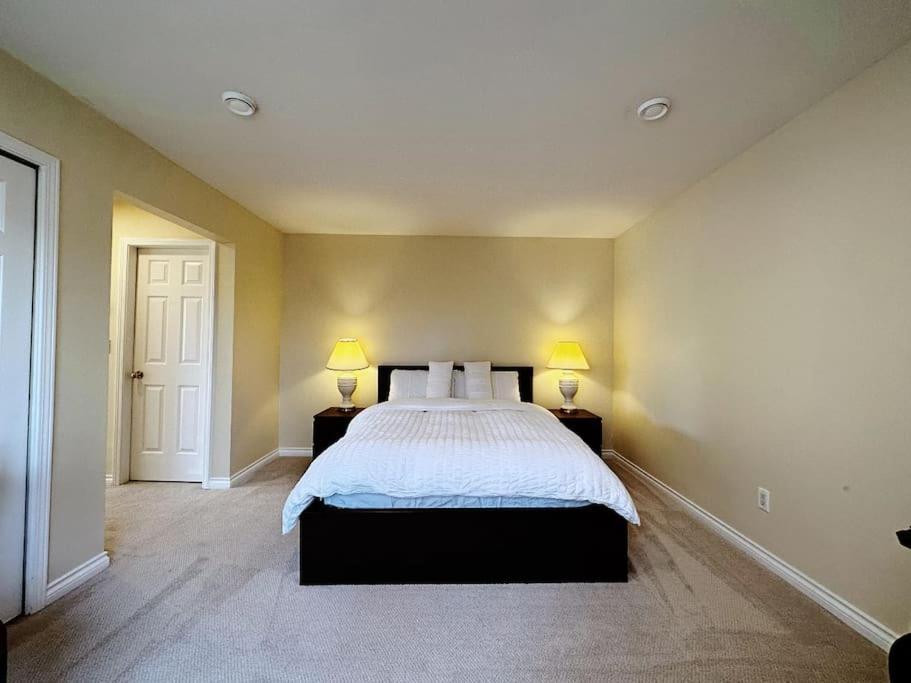 Super Cosy 8bed & 6bath In Heart Near To Airport And Downtown *
