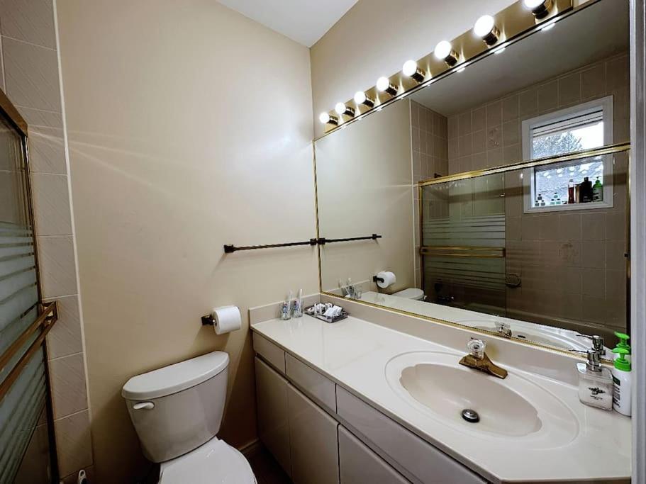 Super Cosy 8bed & 6bath In Heart Near To Airport And Downtown Villa Vancouver