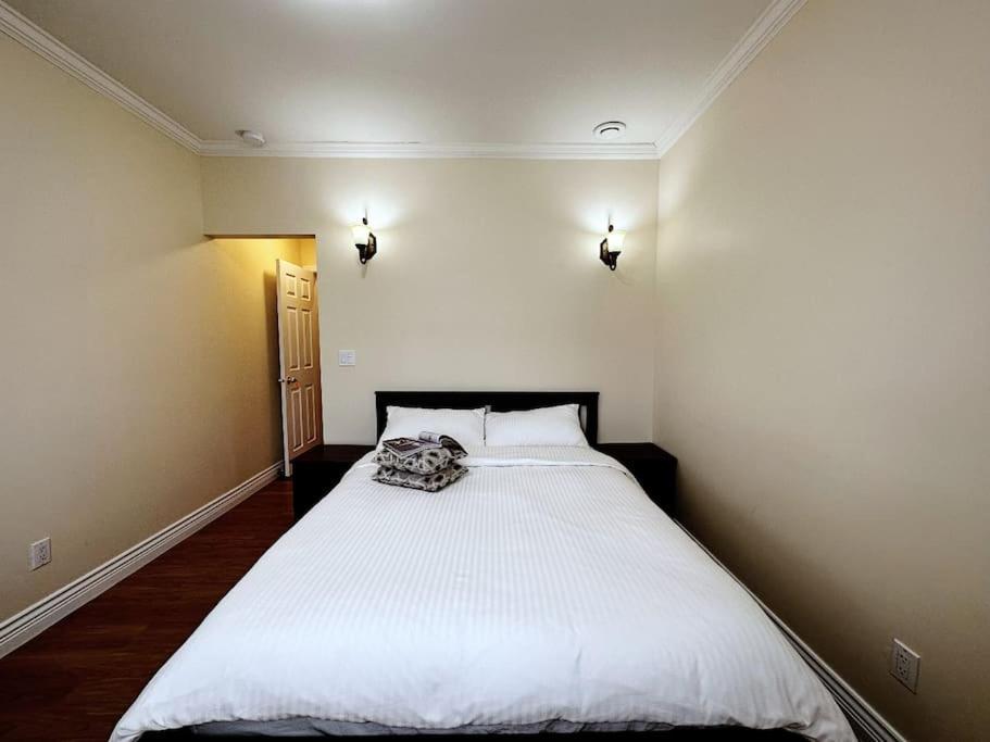 Super Cosy 8bed & 6bath In Heart Near To Airport And Downtown *