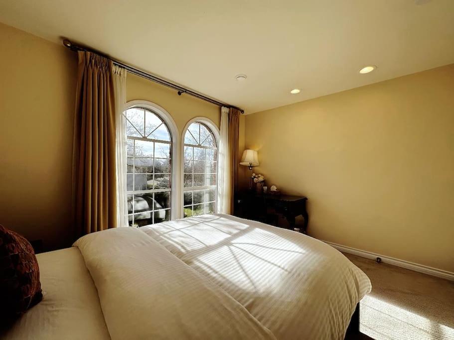 Super Cosy 8bed & 6bath In Heart Near To Airport And Downtown Pousada