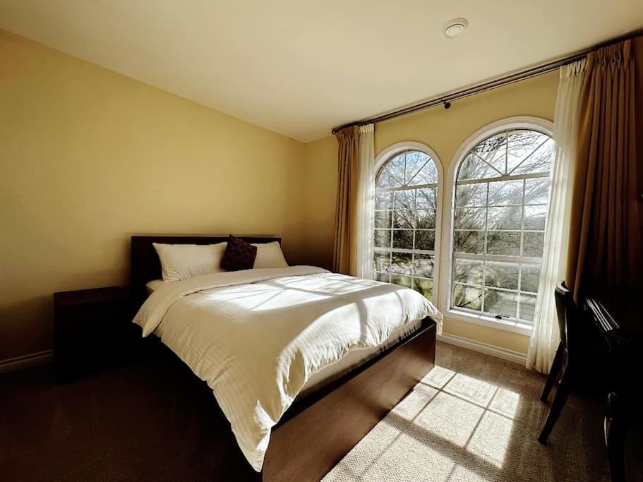 Super Cosy 8bed & 6bath In Heart Near To Airport And Downtown Pousada