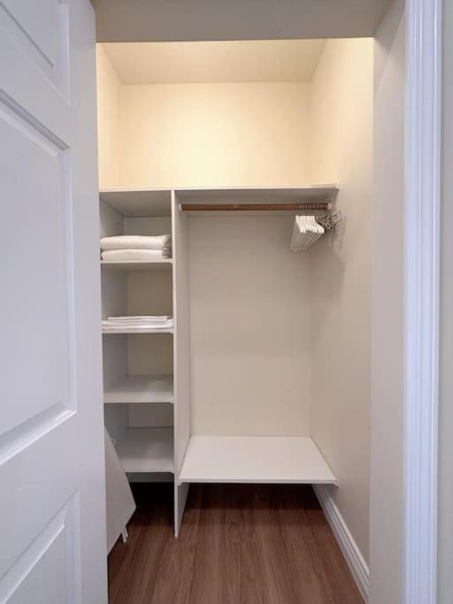 Super Cosy 8bed & 6bath In Heart Near To Airport And Downtown Vancouver
