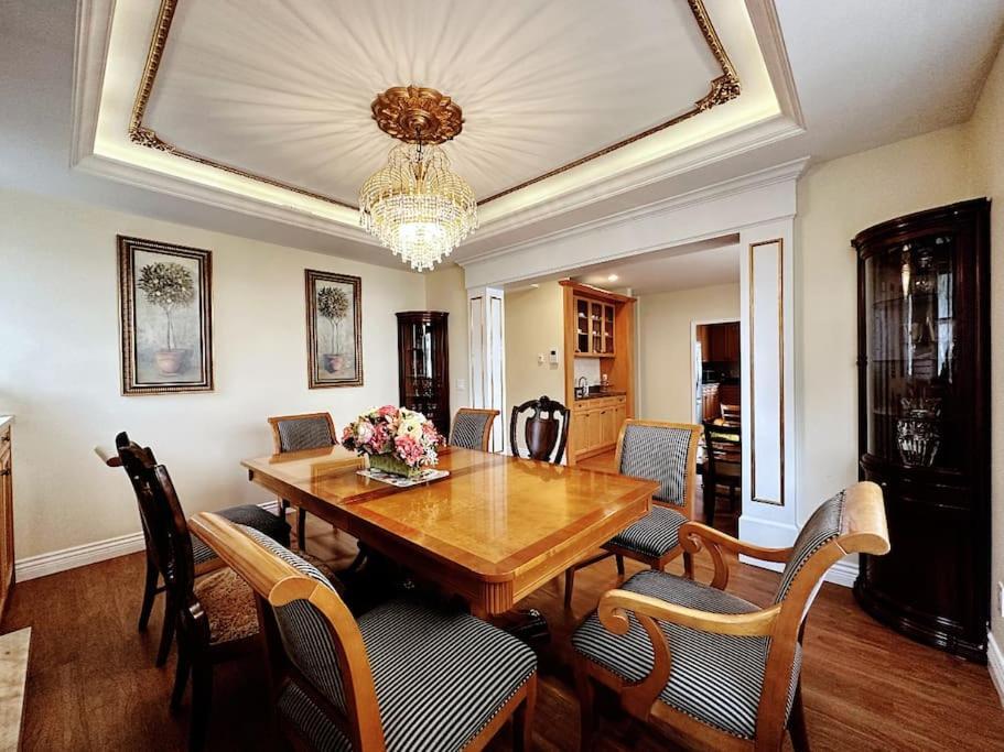 Super Cosy 8bed & 6bath In Heart Near To Airport And Downtown *