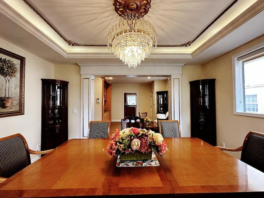 Super Cosy 8bed & 6bath In Heart Near To Airport And Downtown Vancouver