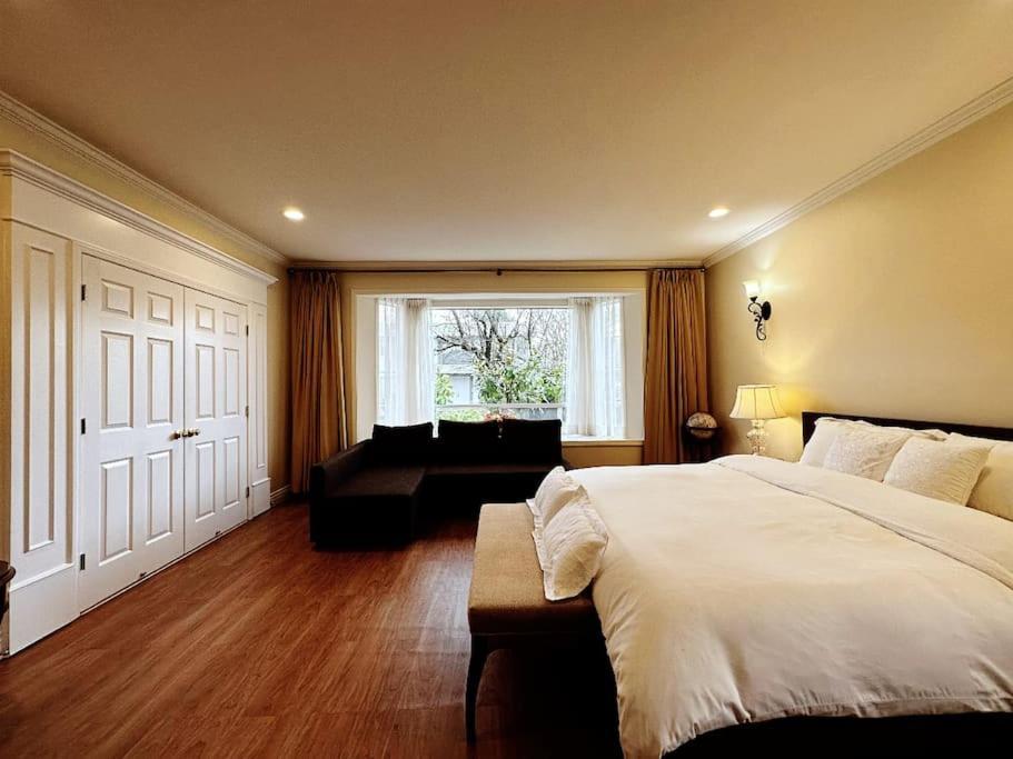 Super Cosy 8bed & 6bath In Heart Near To Airport And Downtown Vancouver