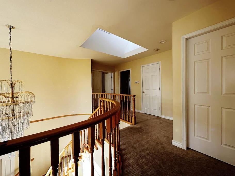 Super Cosy 8bed & 6bath In Heart Near To Airport And Downtown Pousada