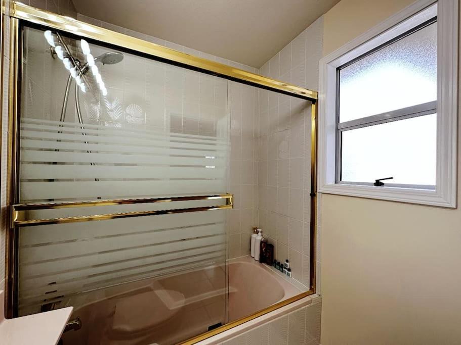 Super Cosy 8bed & 6bath In Heart Near To Airport And Downtown *