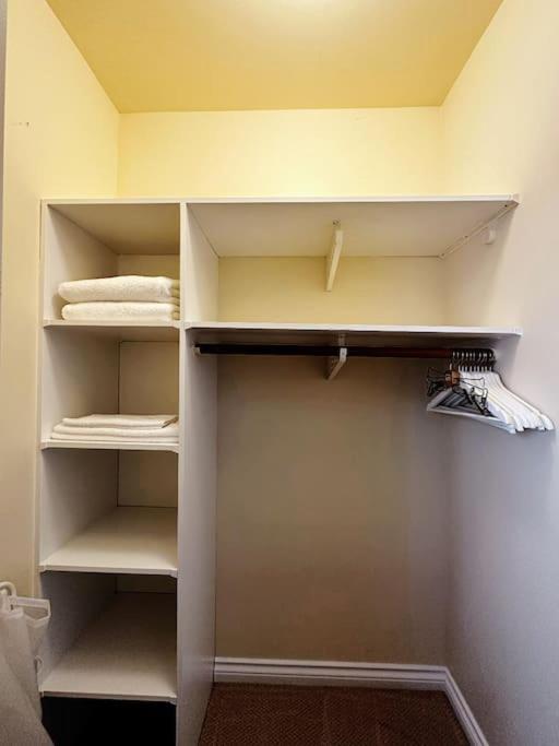 Super Cosy 8bed & 6bath In Heart Near To Airport And Downtown * Vancouver
